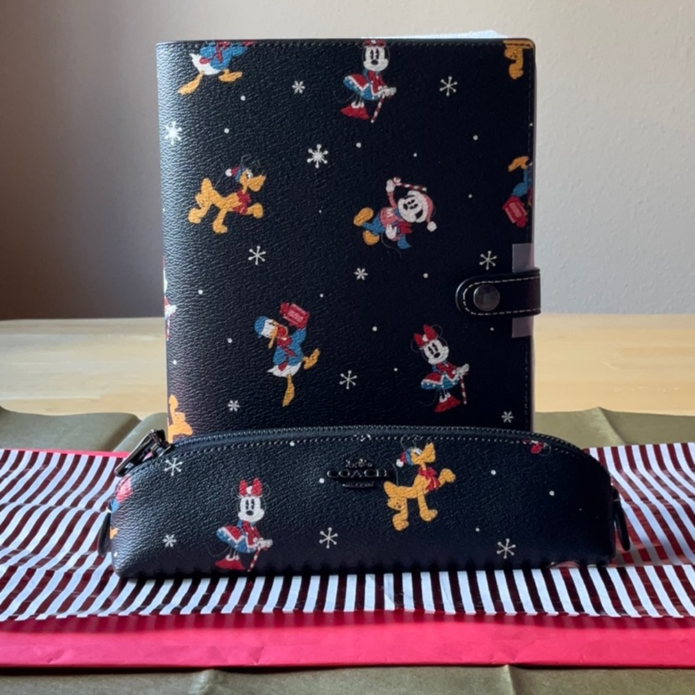 🎁 DISNEY X COACH NOTEBOOK & PENCIL CASE & DUSTCOVER WITH HOLIDAY PRINT 🎁 - Picture 3 of 16